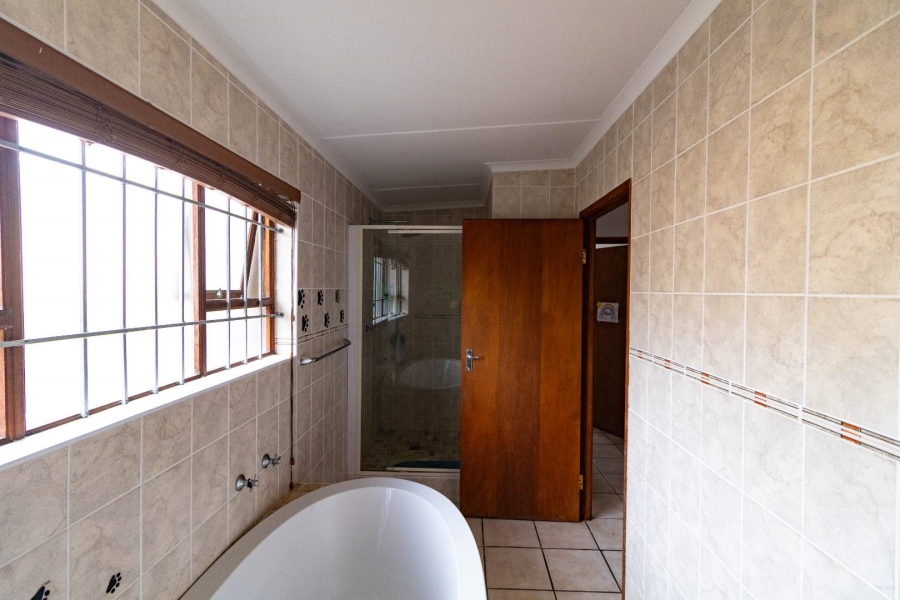 4 Bedroom Property for Sale in Sandbaai Western Cape
